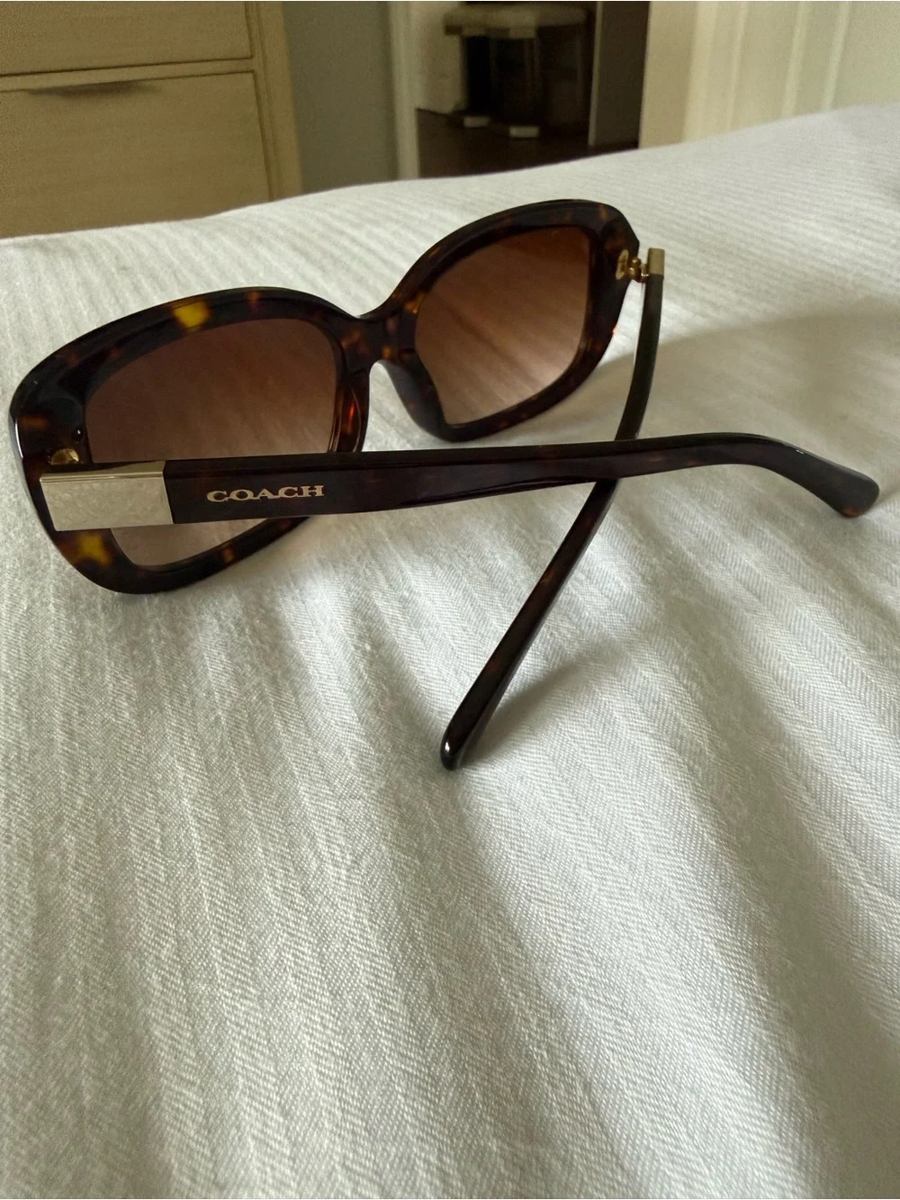 COACH Tortoiseshell Women's Fashion Sunglasses - Brown Lenses